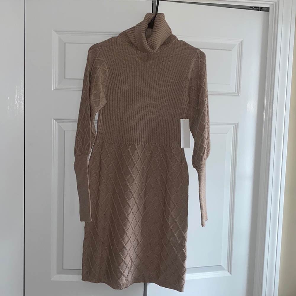 Brand - Red Dress, Size - Medium, Color - Tan, New with tags